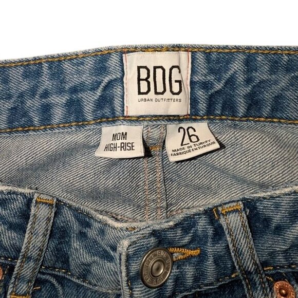 *3 FOR $9* BDG Urban Outfitters Medium Wash Rinse Mom High Rise Waist Jeans Pant - Picture 2 of 4